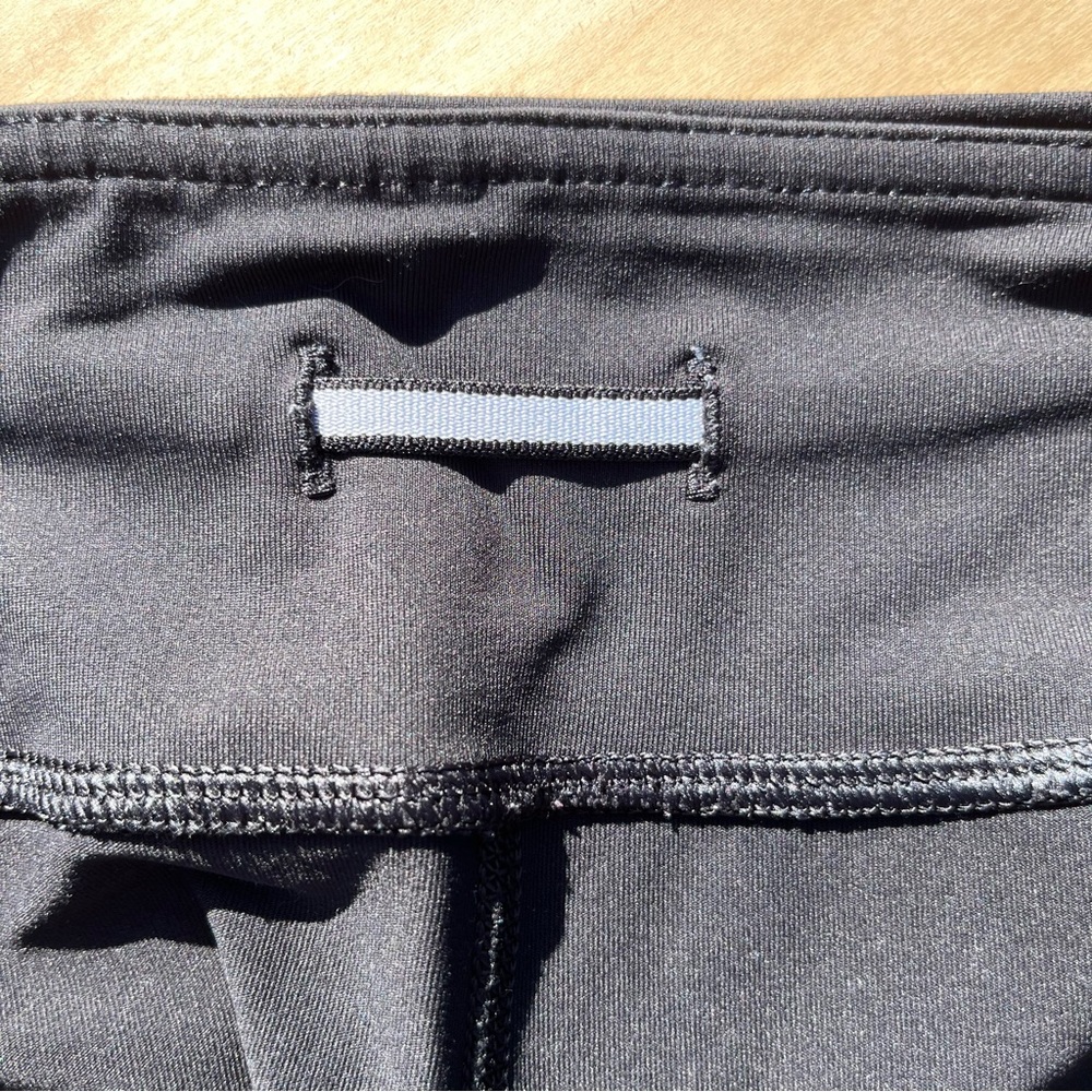 Lululemon Run Fast Free Crop Sz 8 Black, Ruffle Reflective Power Luxtreme - Picture 10 of 14